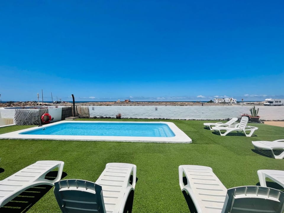 Pool view, Swimming pool, sunbed