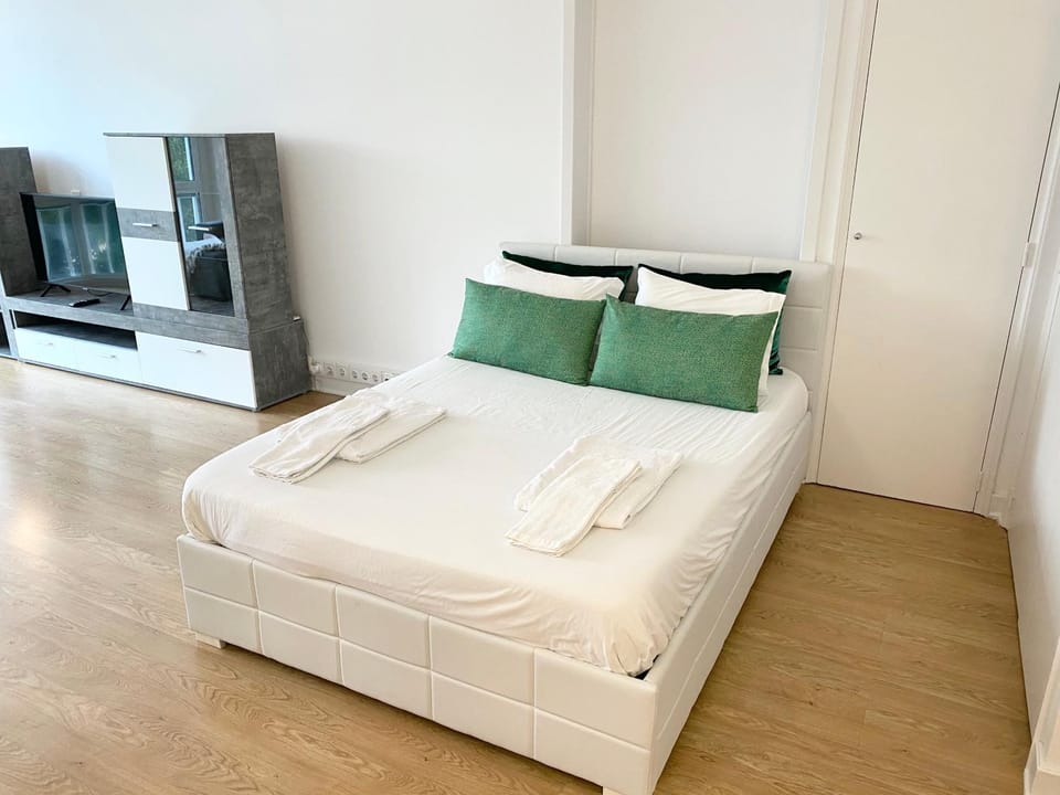 Estoril 2 & 5- Beach Side Casino Garden Studio Apartment in Estoril