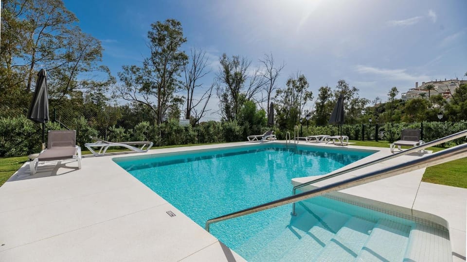 Swimming pool, Swimming pool, sunbed
