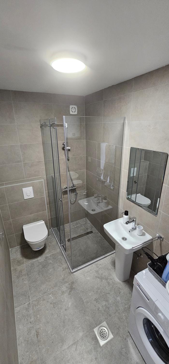 Shower, Toilet, Bathroom