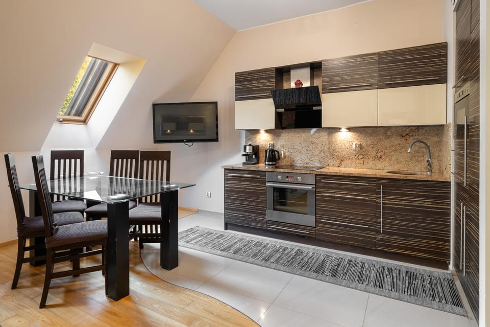 TV and multimedia, Kitchen or kitchenette, stove