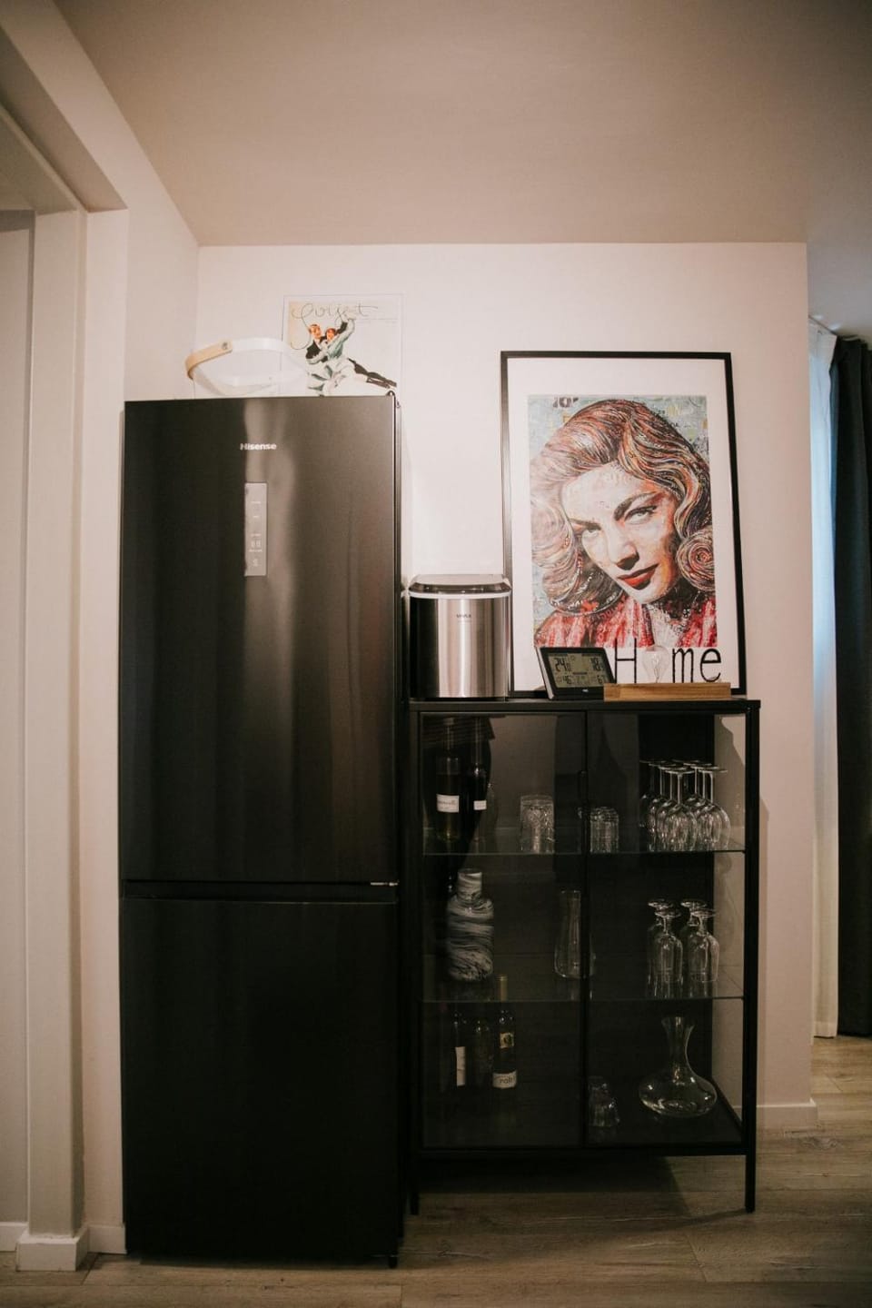 Living room, oven