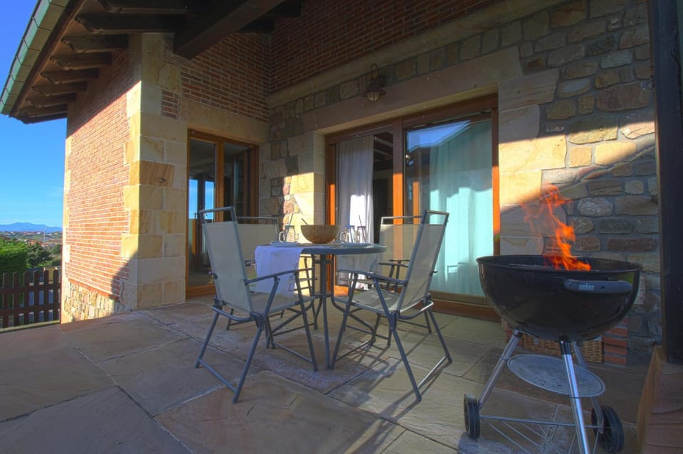 Property building, Patio, View (from property/room), Balcony/Terrace, Dining area