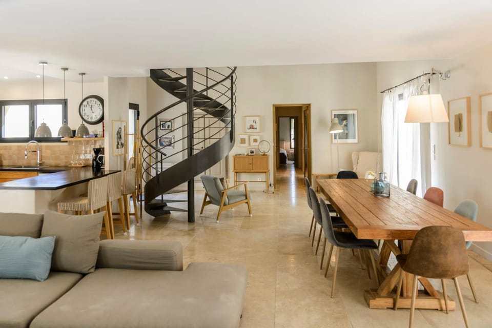 Bastide Blanche Villa with swimming pool and pétanque court in Lourmarin Villa in Lourmarin