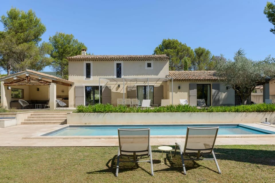 Bastide Blanche Villa with swimming pool and pétanque court in Lourmarin Villa in Lourmarin