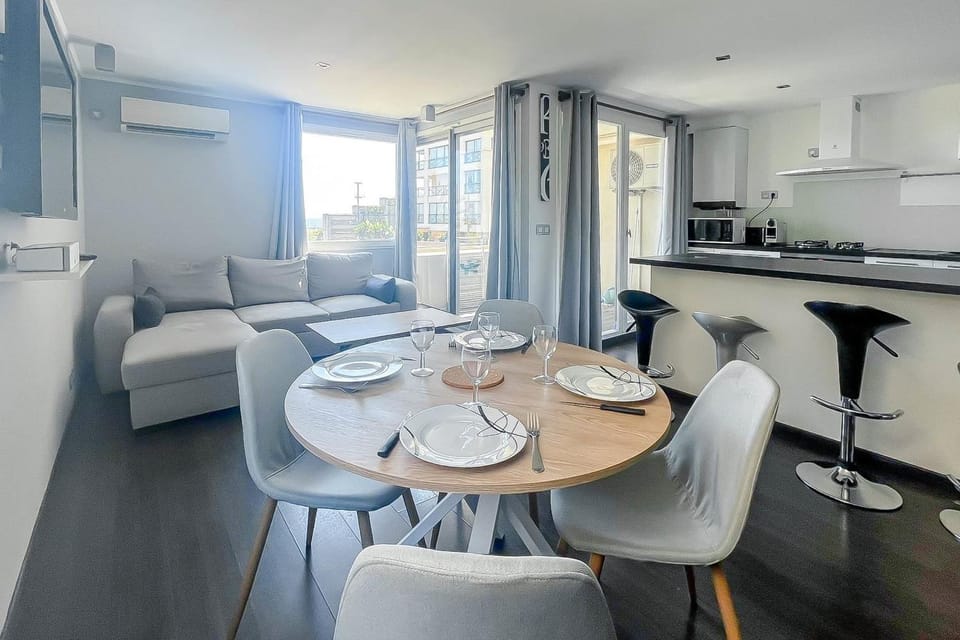CLOSE SEA - Terrace with Sea View AC and Parking - BENAKEY Apartment in Cannes