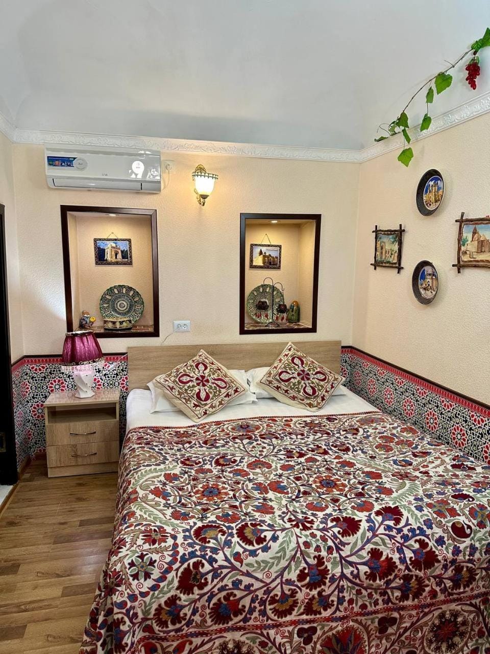 Bed, TV and multimedia, Photo of the whole room, Bedroom, air conditioner