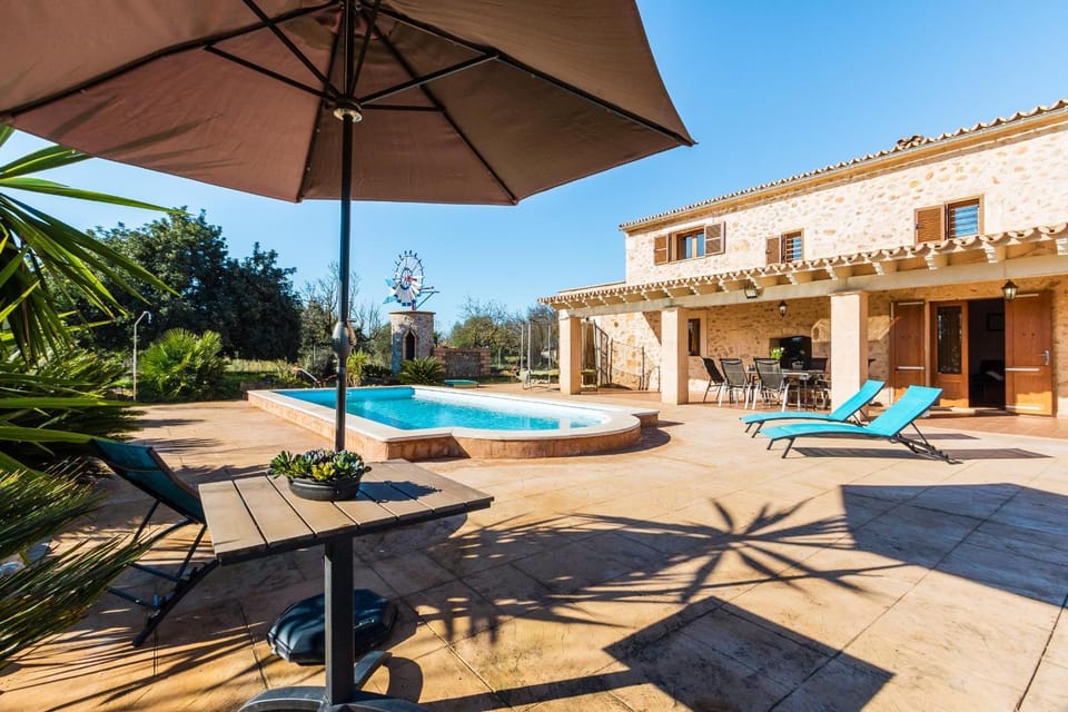 Property building, Patio, Garden, Balcony/Terrace, Swimming pool, sunbed