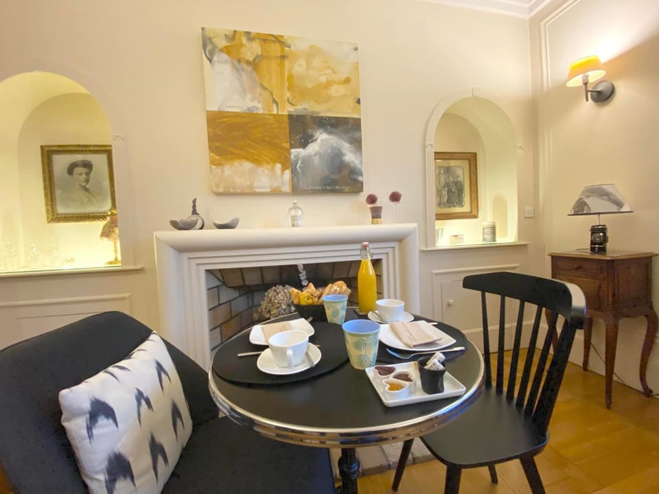 Living room, Breakfast