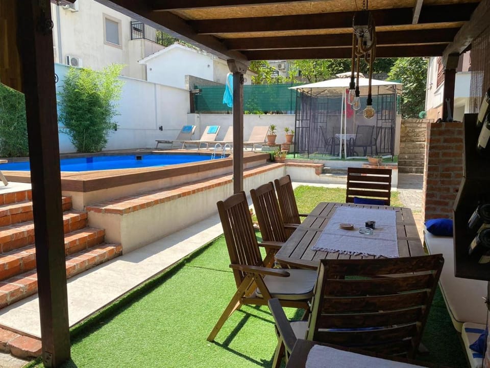 BBQ facilities, Garden, Garden view, Mountain view, Pool view