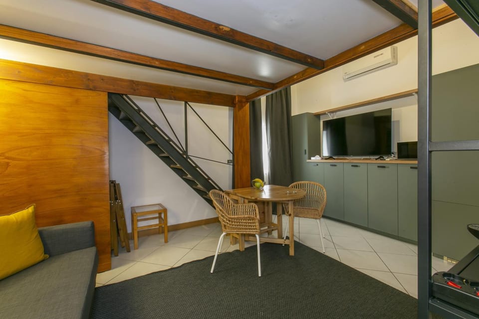 Dining area, Lunch