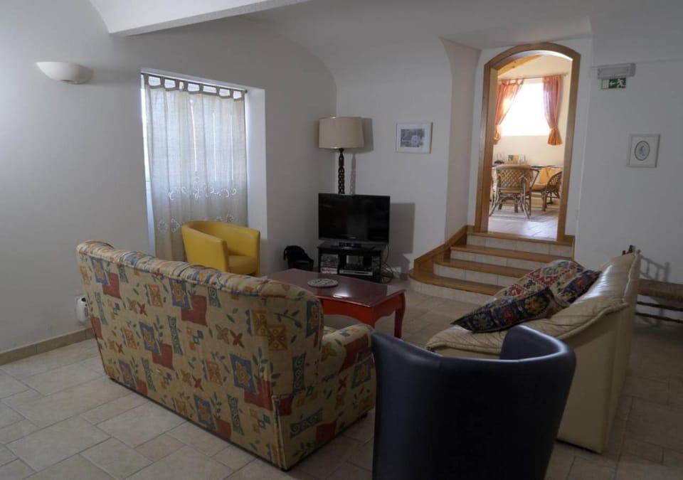 Communal lounge/ TV room, Living room