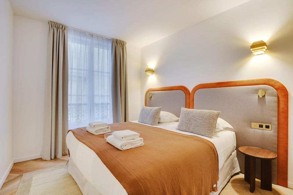 Photo of the whole room, Bedroom