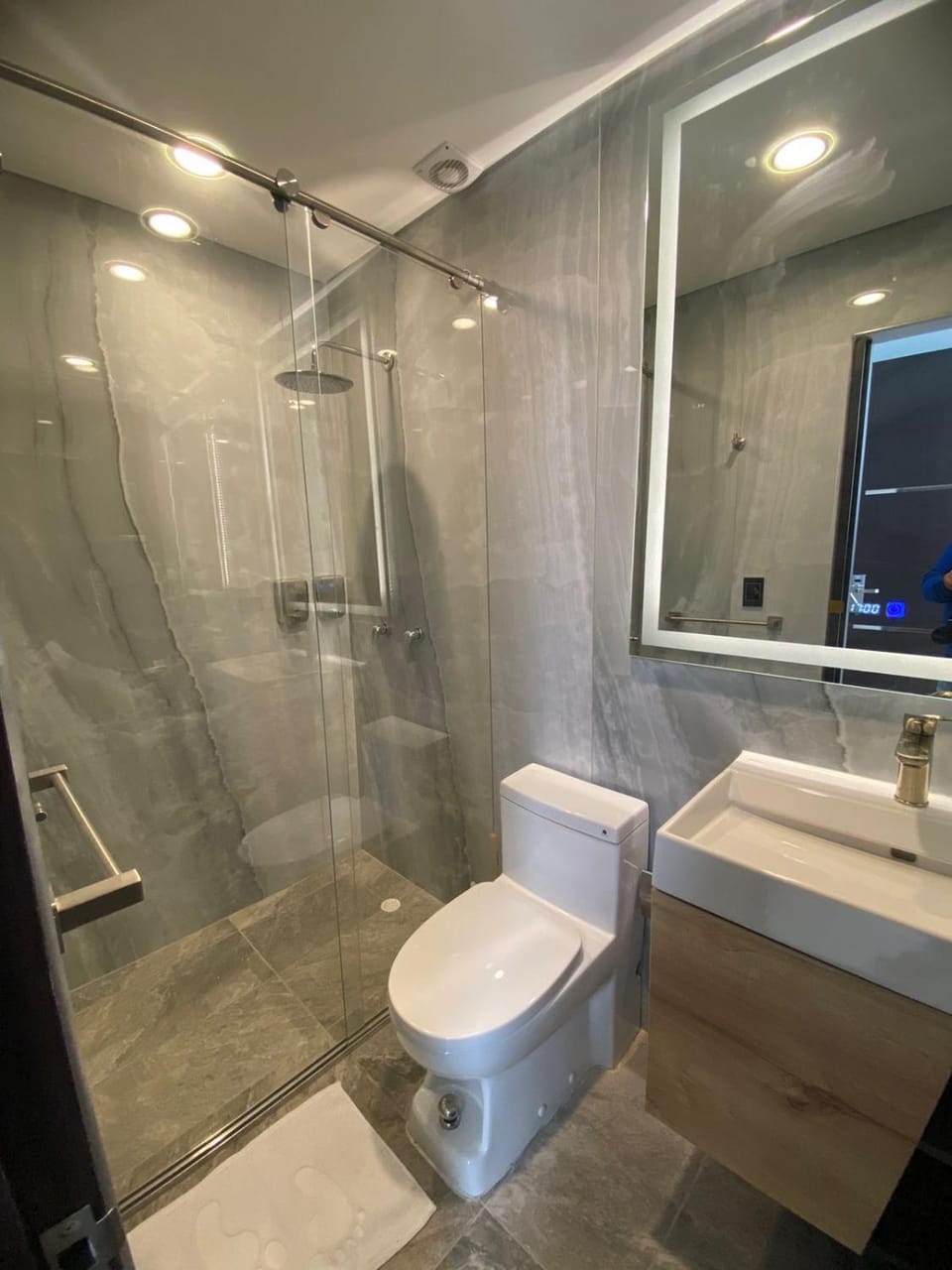 Shower, Bathroom, towels