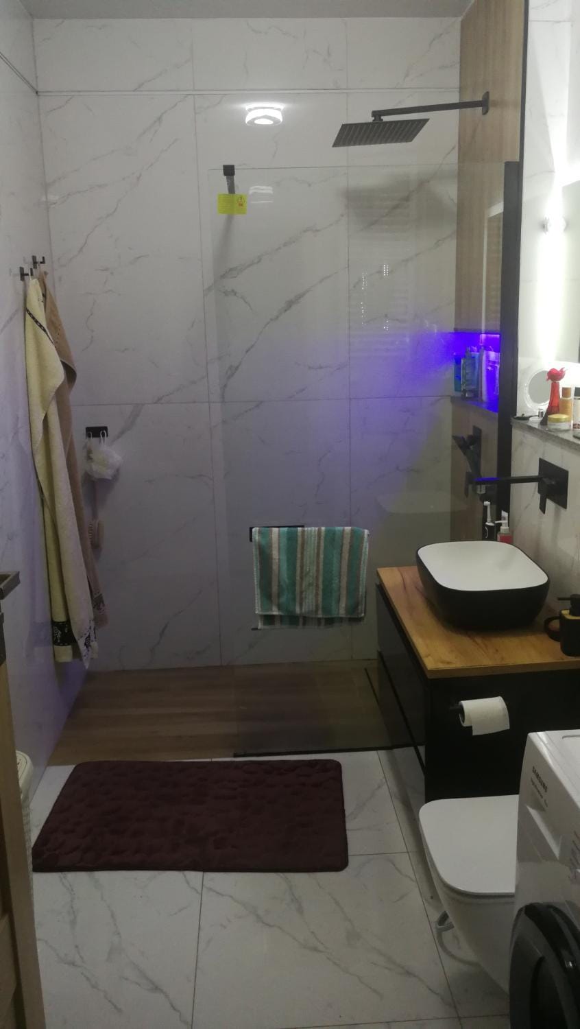 Shower, Bathroom, towels