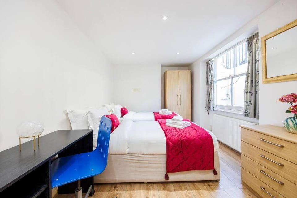 Bed, Photo of the whole room, Bedroom, wardrobe