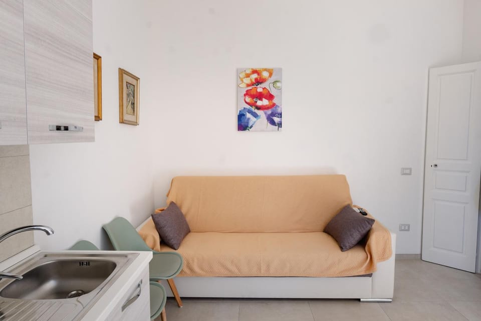 Kitchen or kitchenette, Seating area