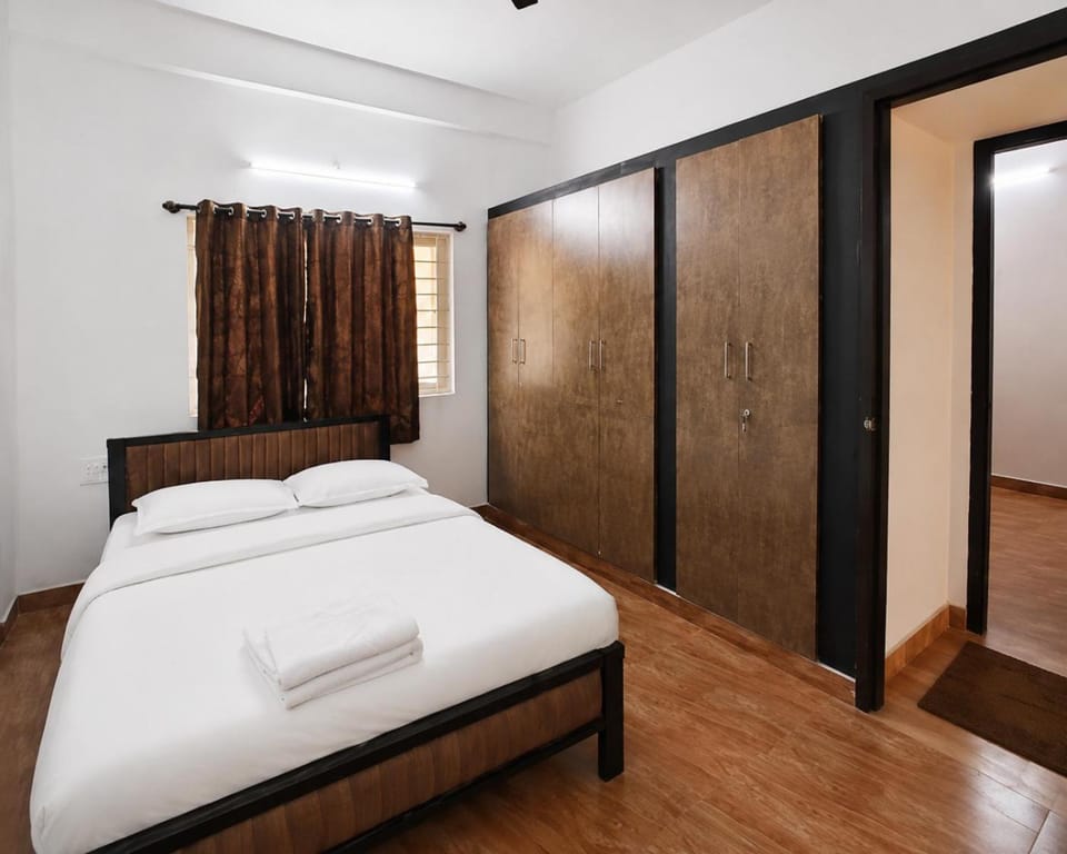 Bed, Photo of the whole room, Bedroom, wardrobe