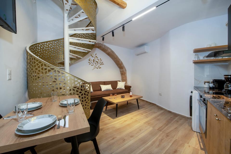 Seating area, Dining area