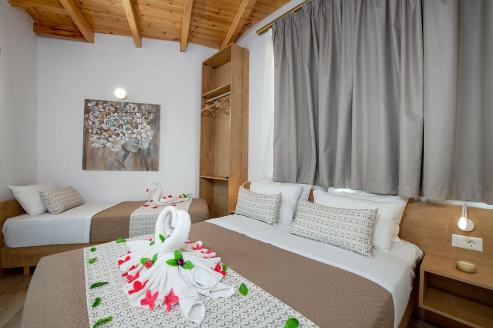 Bed, Photo of the whole room, towels
