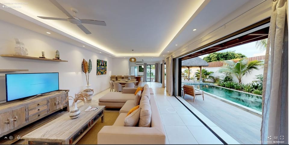 Living room, Pool view
