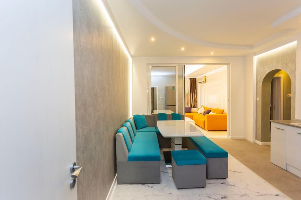Seating area, Breakfast
