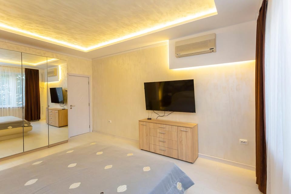 Bedroom, air conditioner