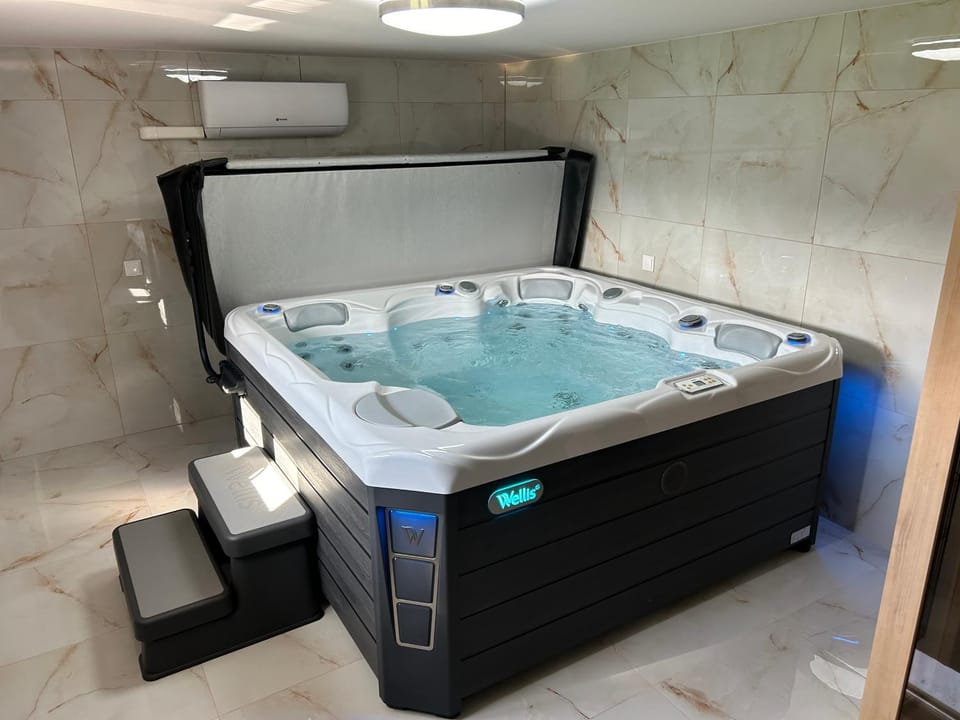 Hot Tub, Hot Tub, Spa and wellness centre/facilities
