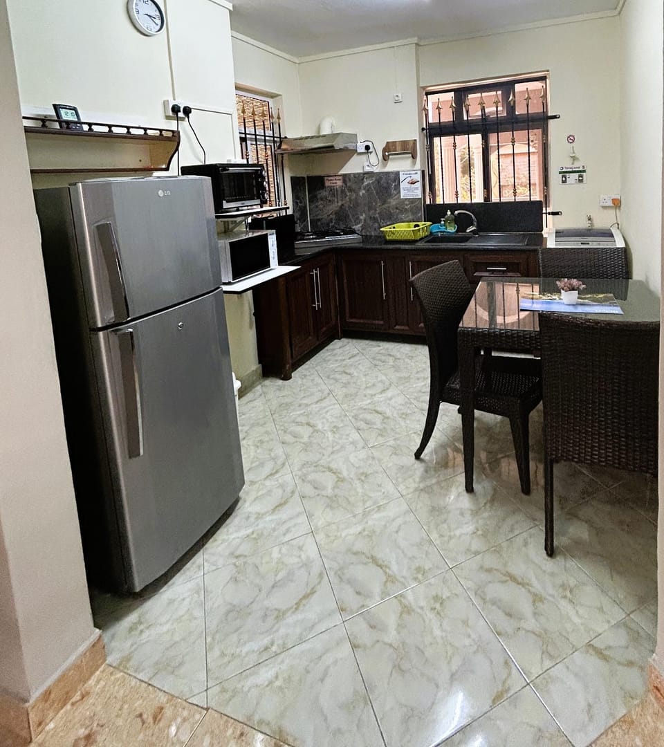 Kitchen or kitchenette, Dining area, minibar, pet friendly, stove