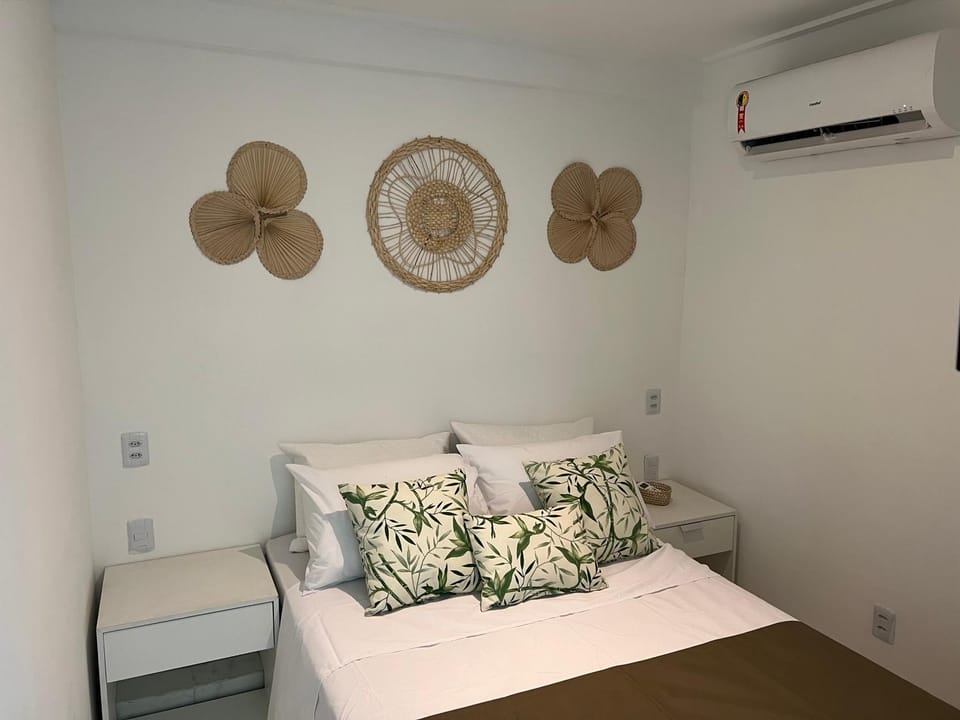 Bed, Photo of the whole room, Bedroom, air conditioner