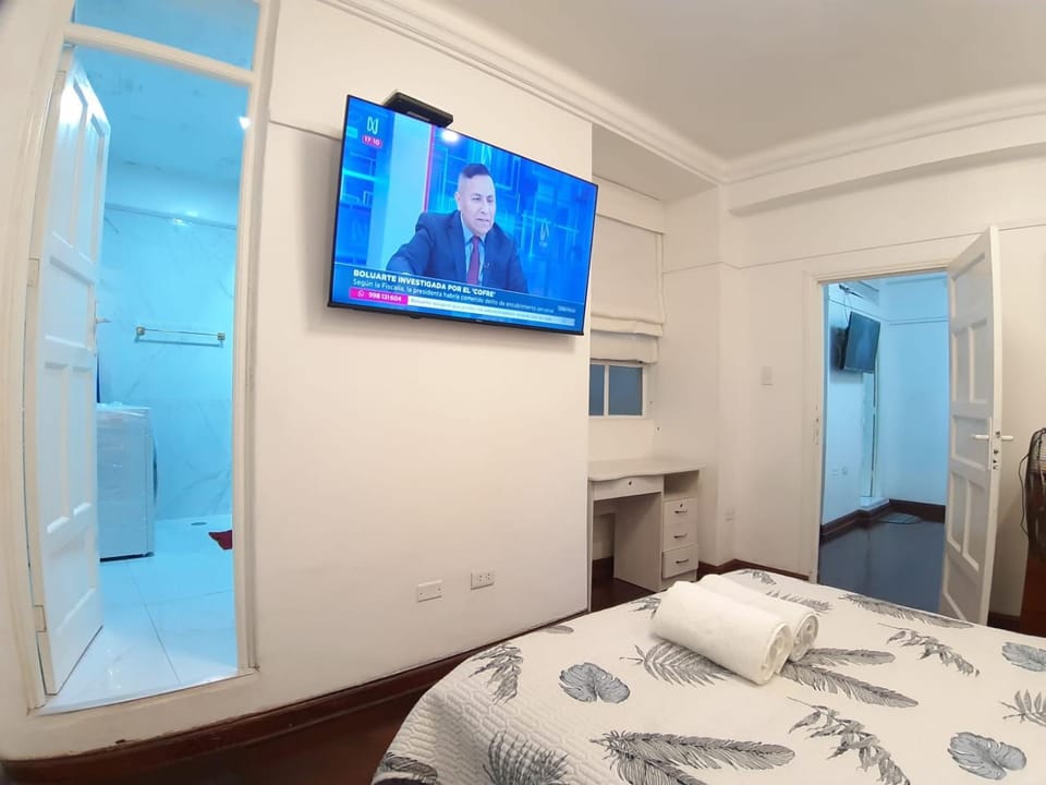 Bed, Bathroom, TV and multimedia, towels
