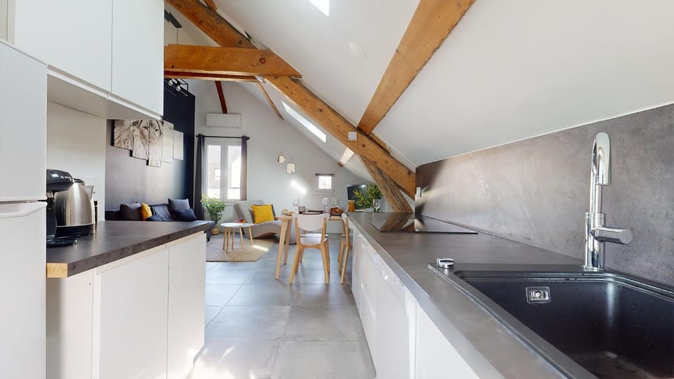 Kitchen or kitchenette, Dining area, dishwasher, stove