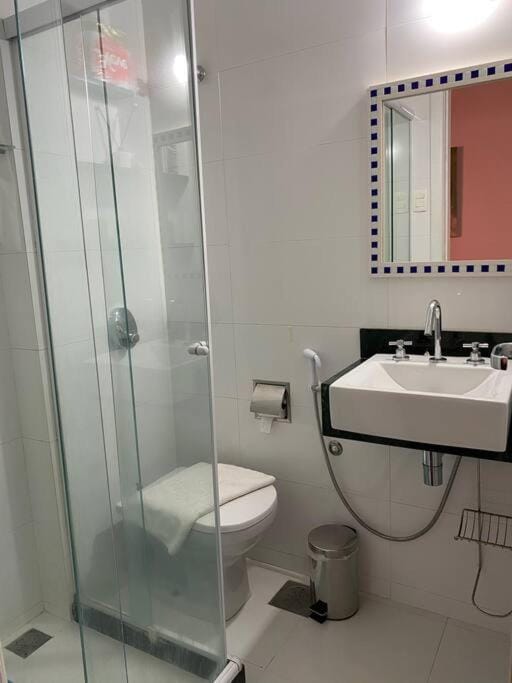 Charmoso apartamento na av. Atlântica, Copacabana Apartment in Rio de Janeiro