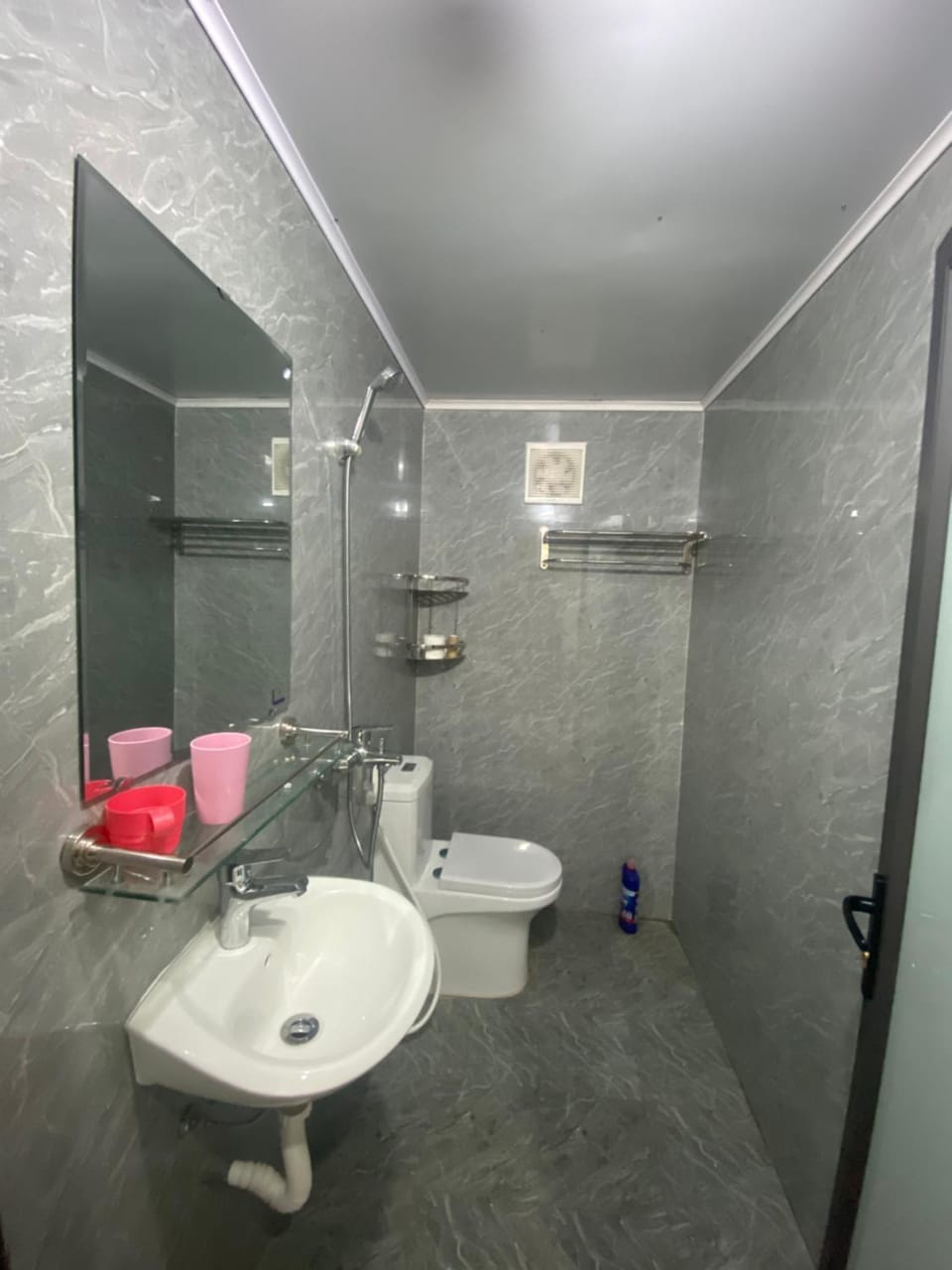 Hằng Thường Hostel - Motorbikes And Tour Vacation rental in Vietnam