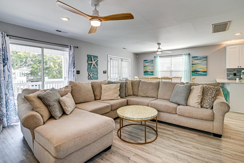 Walk to Ocean Surfside Beach Gem with Private Pool House in Surfside Beach