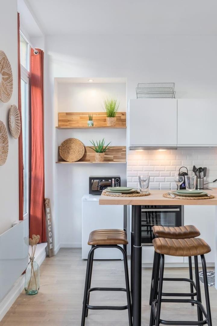 Kitchen or kitchenette