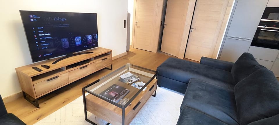 Communal lounge/ TV room, Living room