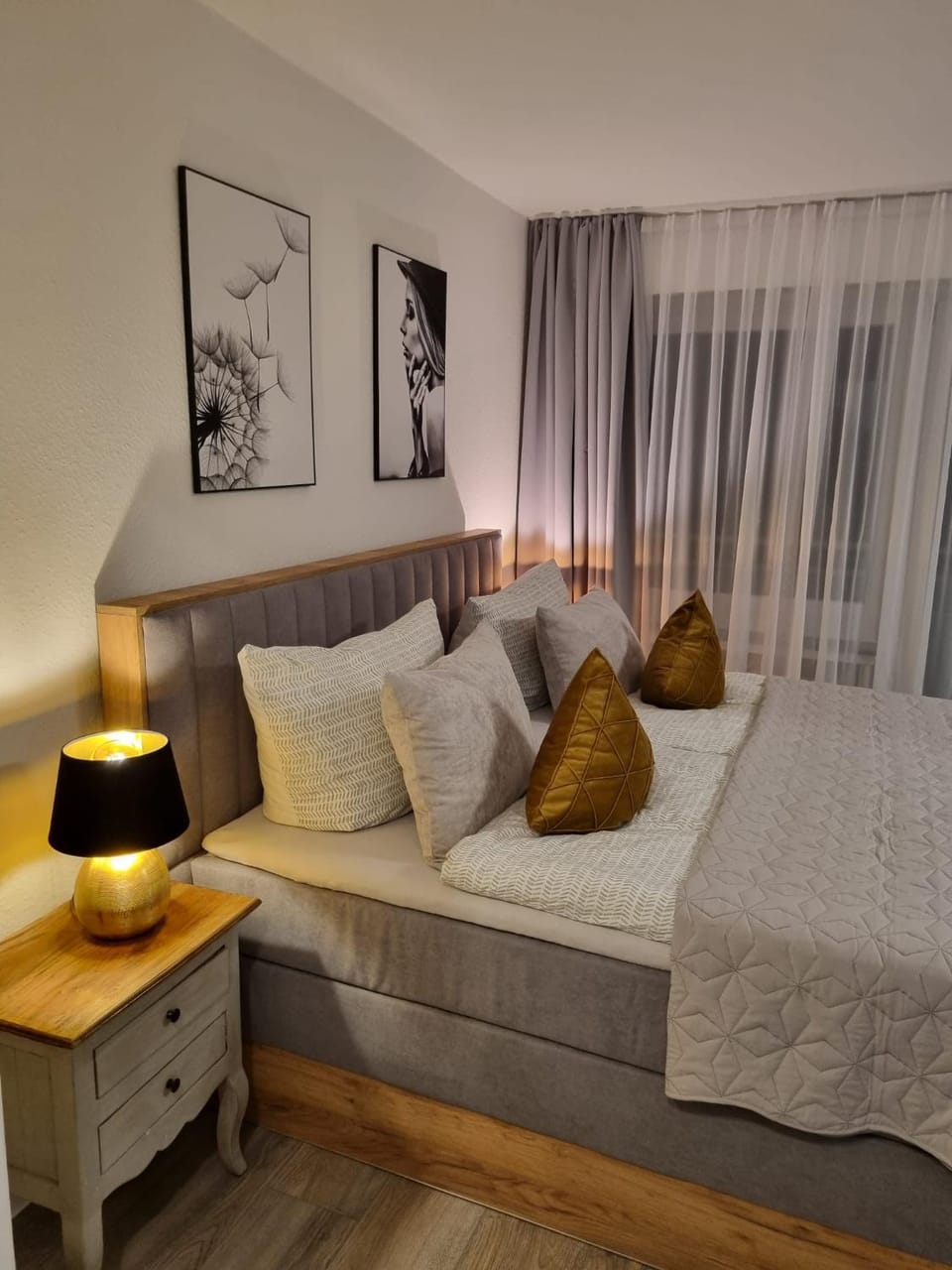 Bed, Photo of the whole room, Bedroom