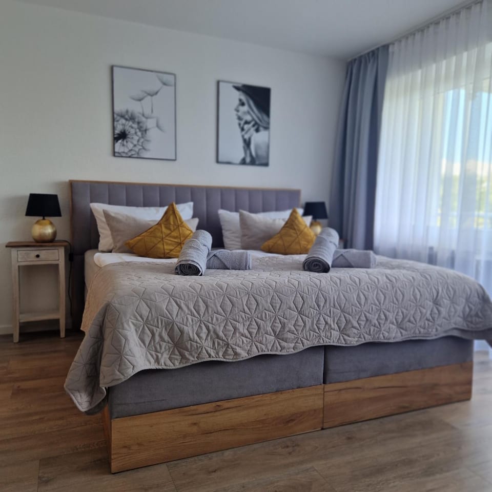 Bed, Living room, Bedroom