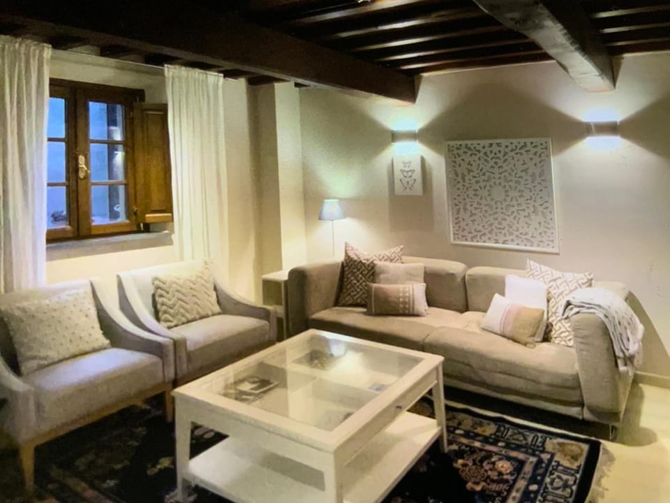 Living room, Seating area