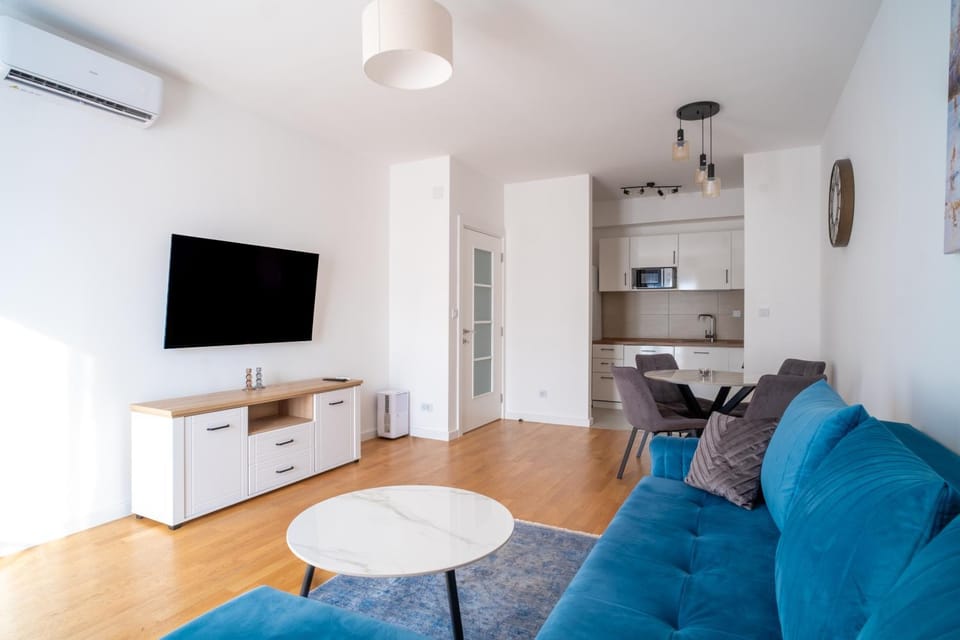 TV and multimedia, Kitchen or kitchenette, Living room, Seating area, Dining area, Communal kitchen