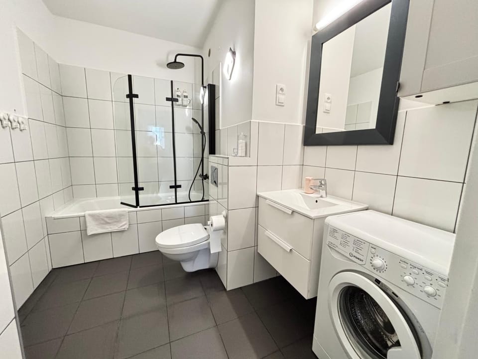 Shower, Toilet, Bath, washing machine