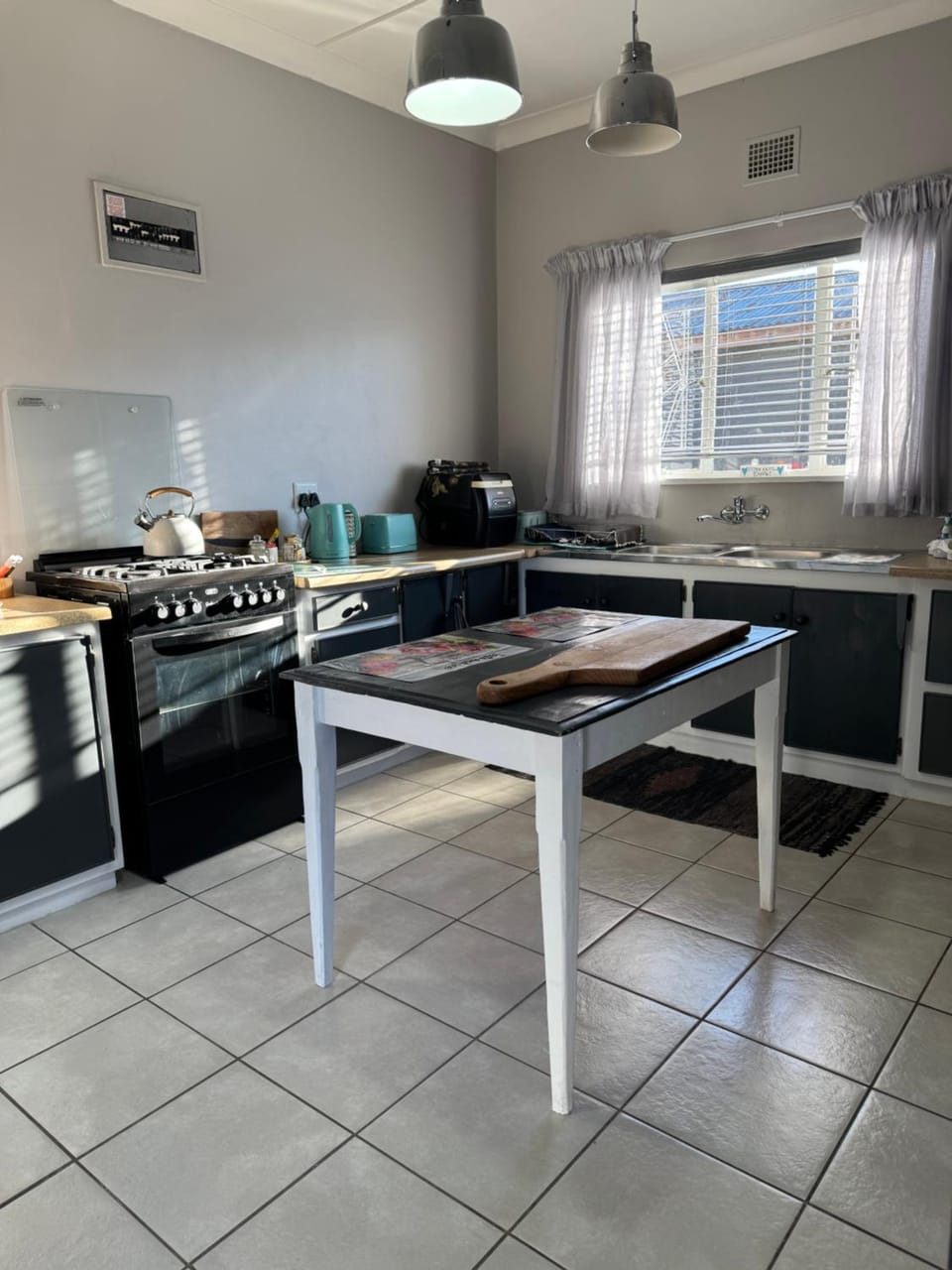Kitchen or kitchenette, oven