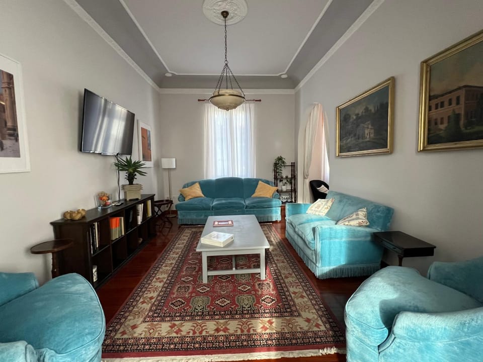 Communal lounge/ TV room