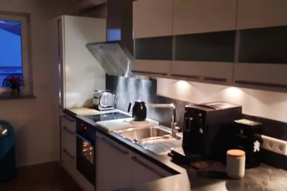 Coffee/tea facilities, Kitchen or kitchenette, dishwasher, toaster