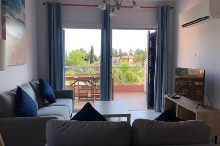 TV and multimedia, Balcony/Terrace, Living room, Seating area, air conditioner