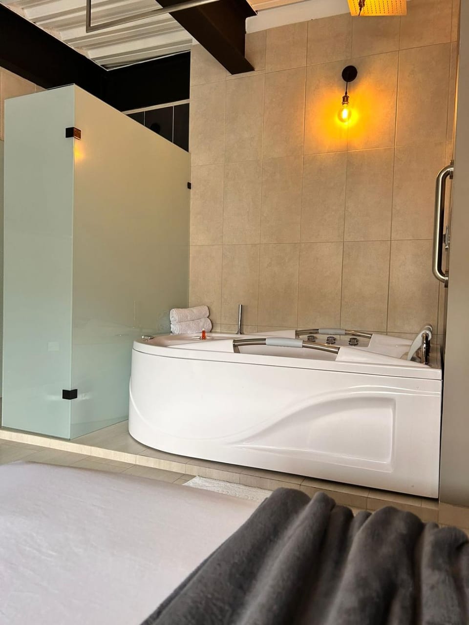 Hot Tub, Bathroom