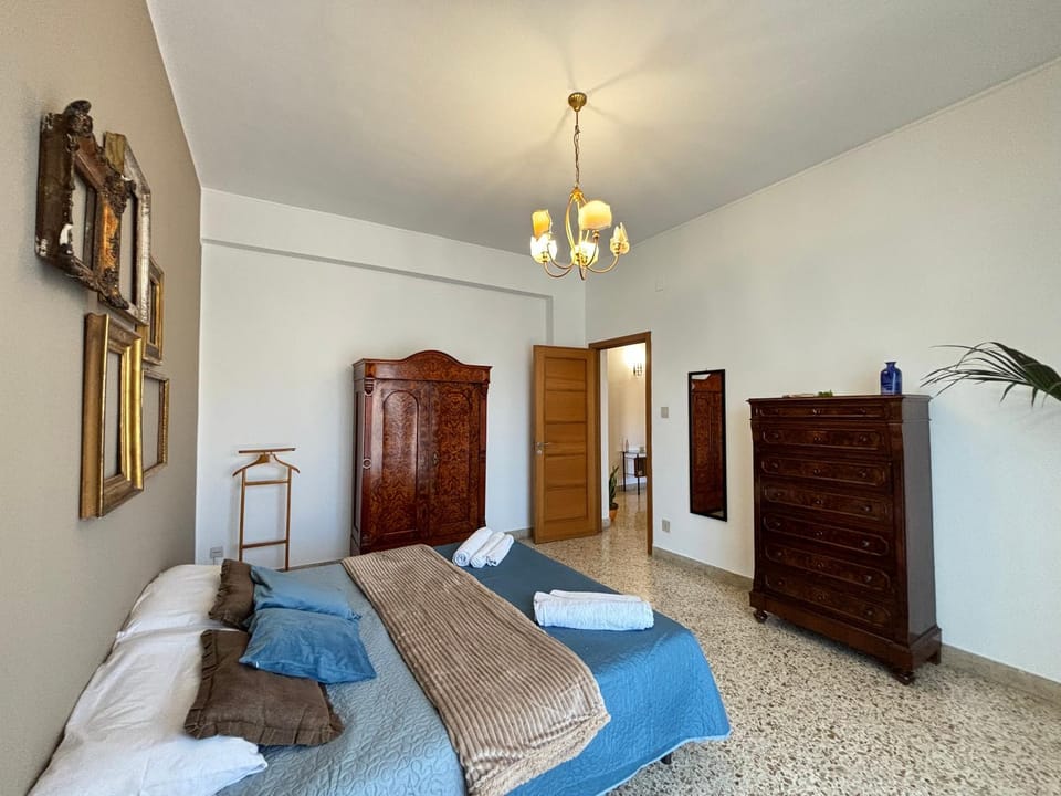 Bed, Photo of the whole room, Bedroom, wardrobe