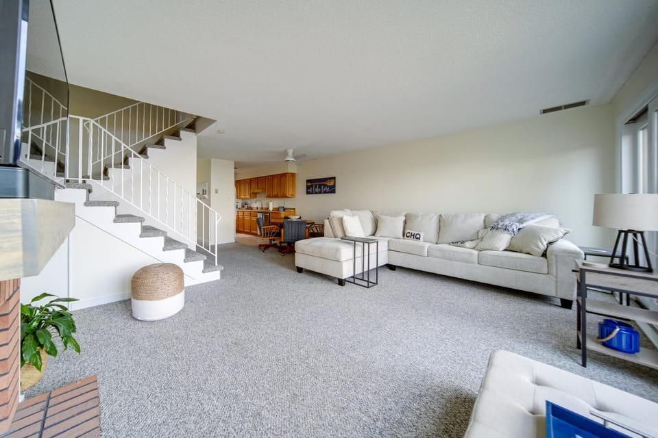 Lakeside Retreat in Dewittville with Pool Access! Apartment in Lake Erie