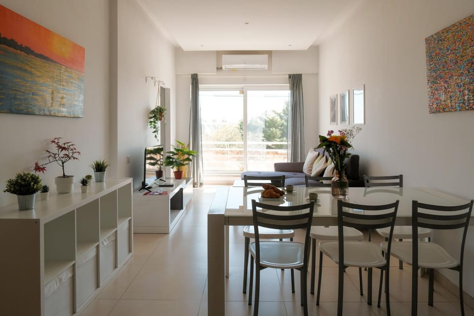 Living room, Seating area, Dining area, air conditioner, air conditioner
